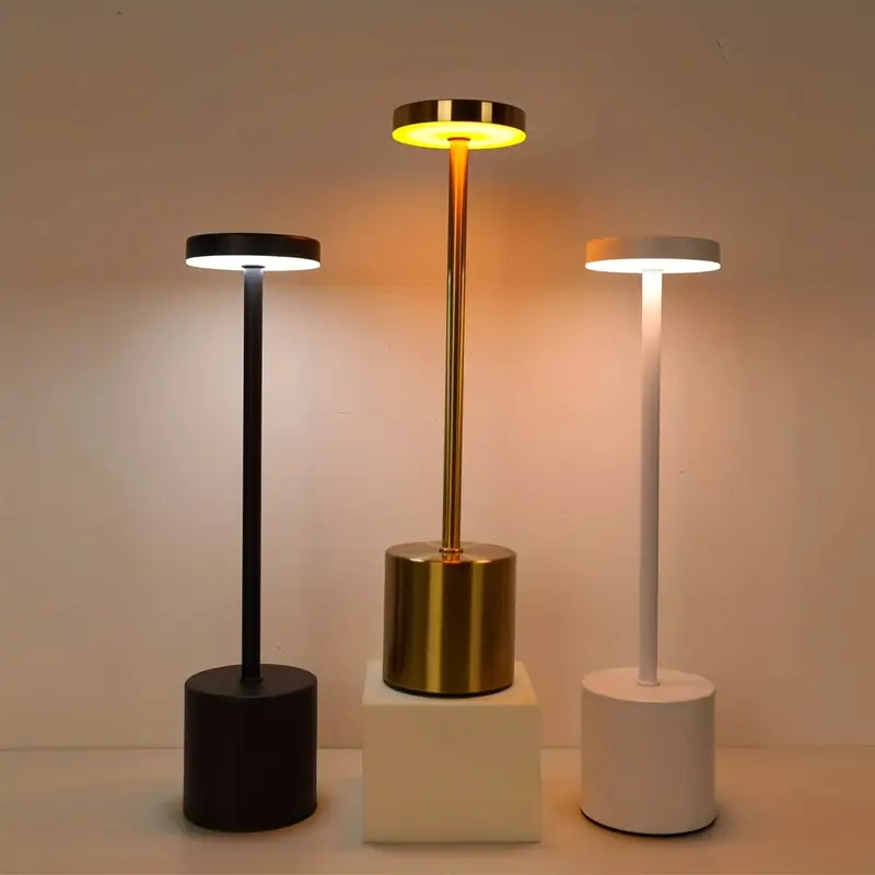 Luminária de Mesa LED 3 em 1