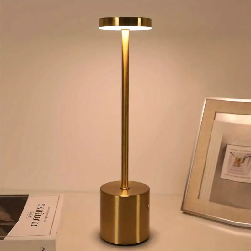 Luminária de Mesa LED 3 em 1